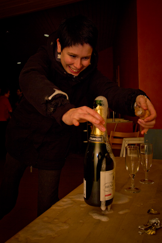Passout 2011-2012: More drinks ready for new midnight.