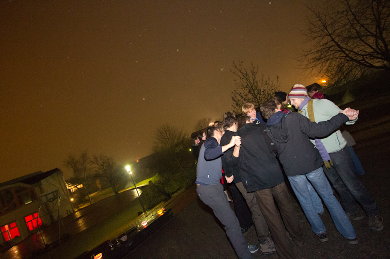 Passout 2011-2012: Hand-holding-untangling game.