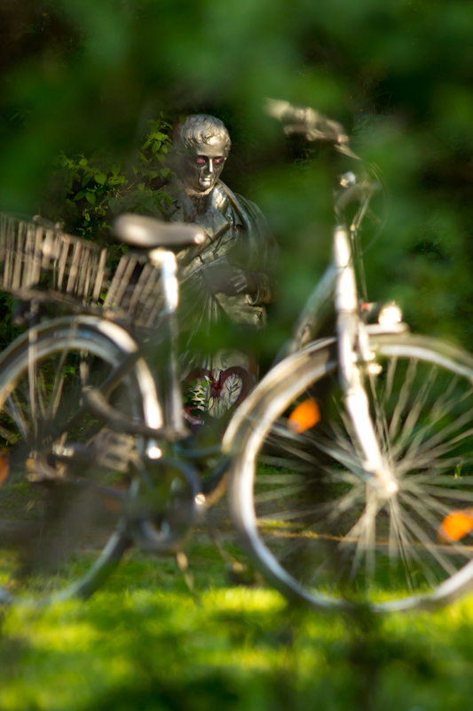 Statue: no description